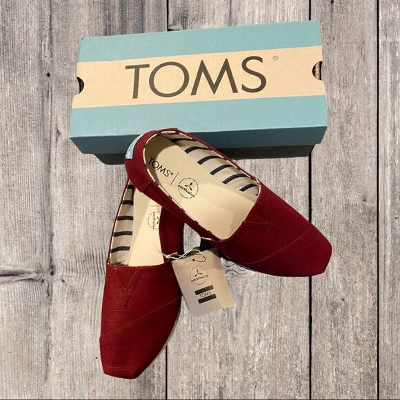 Tom’s New With Box - Picture 1 of 3